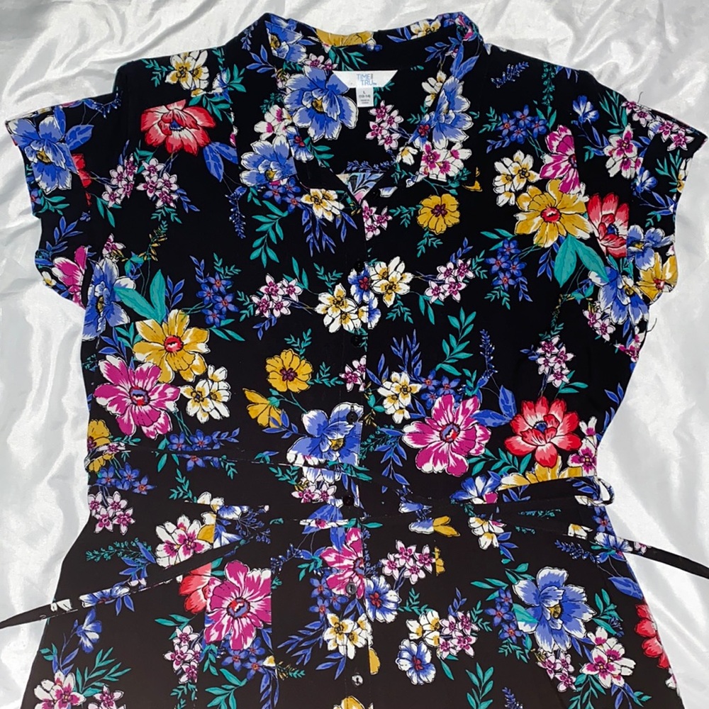 3/$20⭐️ Button-down Floral Midi Dress